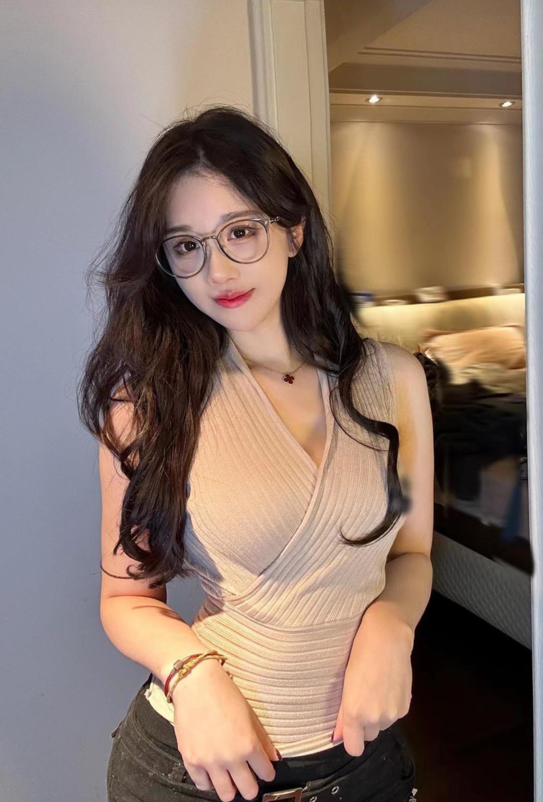 轩子巨二兔(轩子猪) 微密圈 黑丝直播美腿福利写真图包视频资源合集下载 轩子巨二兔(轩子猪) 微密圈 黑丝直播美腿福利写真图包视频资源合集下载